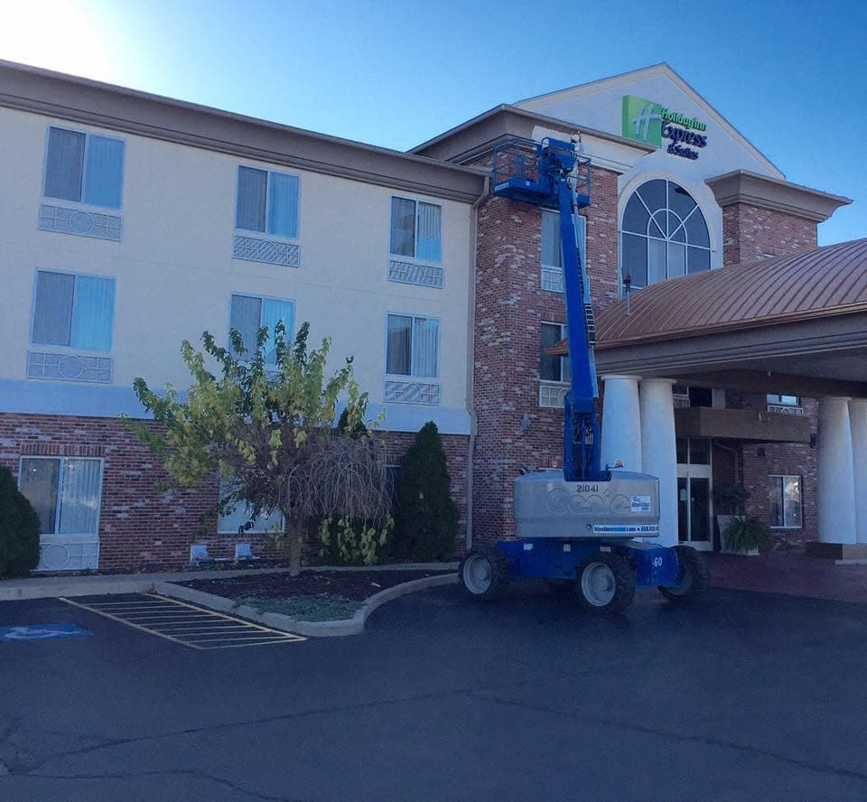 Holiday Inn Facade — Commercial Exterior painting project